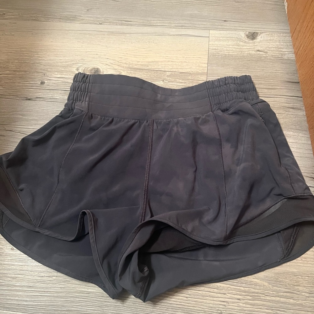 lululemon hotty hot low-rise lined 2.5”